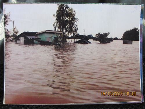 学校全体が洪水に襲われました